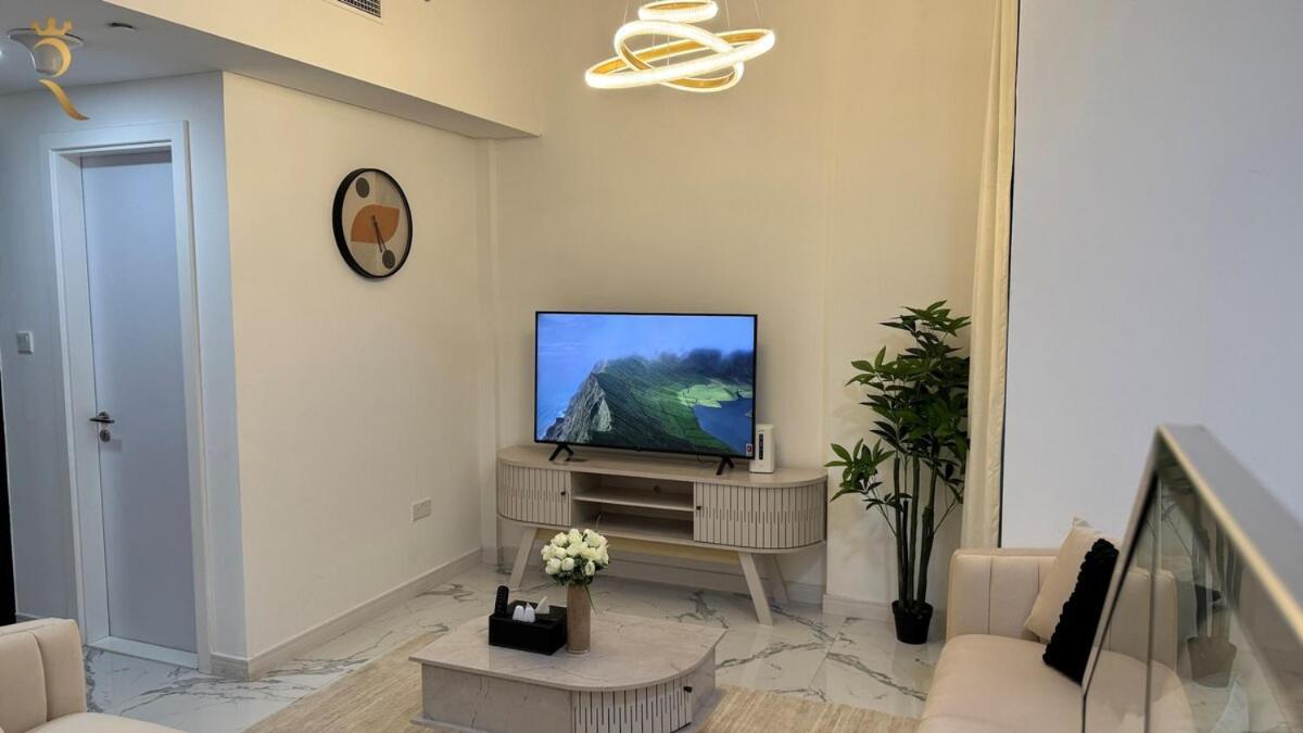 Apartment Masdar 2br Cozy Family Escape Pool Access *