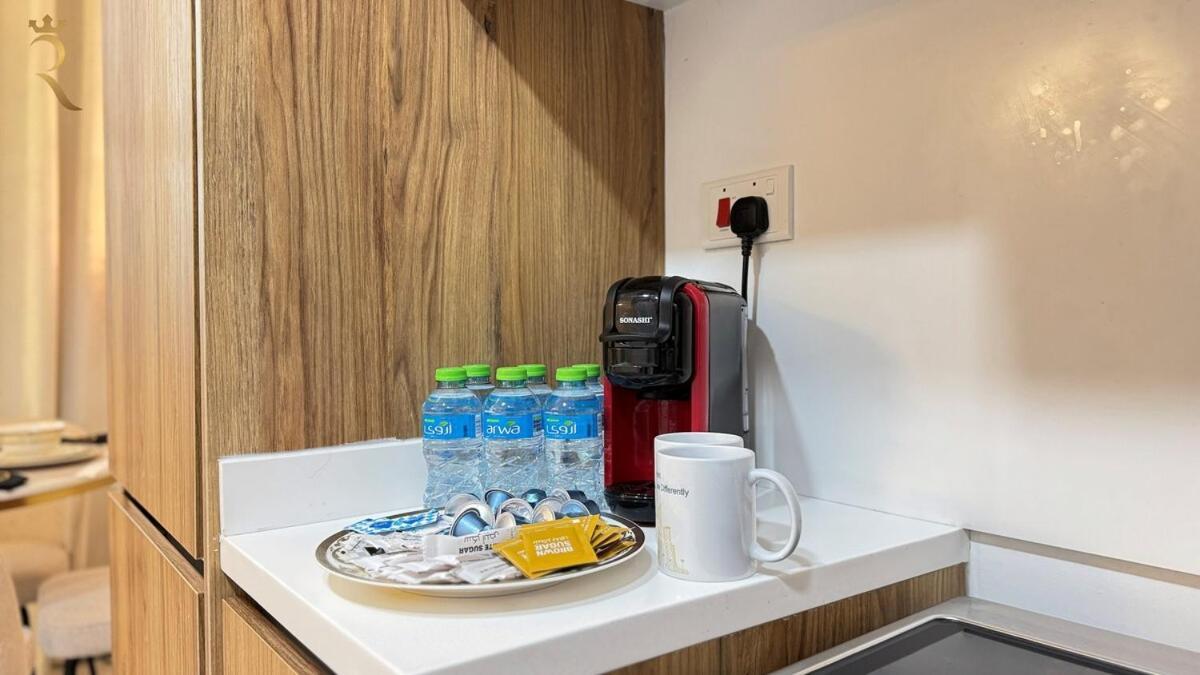 Apartment Masdar 2br Cozy Family Escape Pool Access