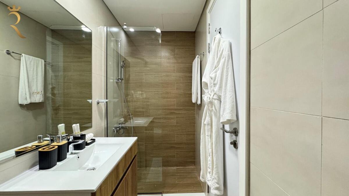 Apartment Masdar 2br Cozy Family Escape Pool Access